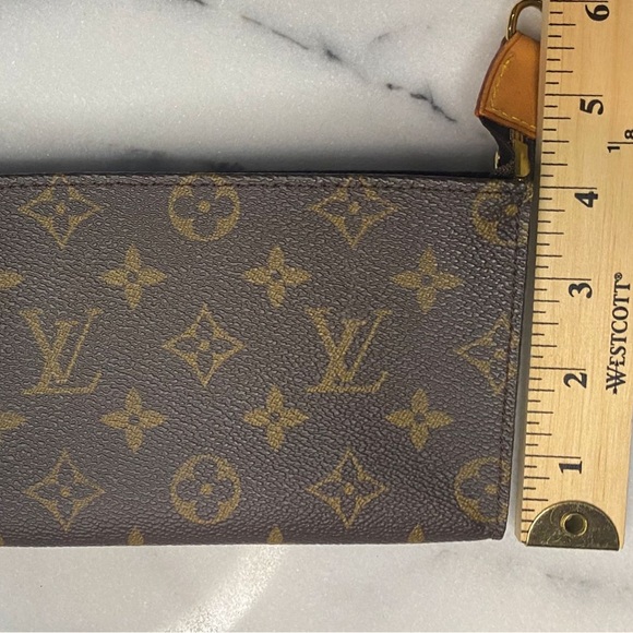 Louis Vuitton 15 Pouch - Picture 3 of 8